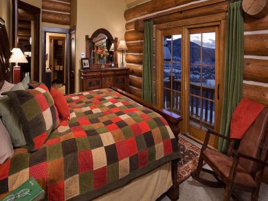 Five Bedroom Mountain View Rental Home in Steamboat Springs